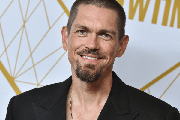 Steve Howey, the peak of health at forty