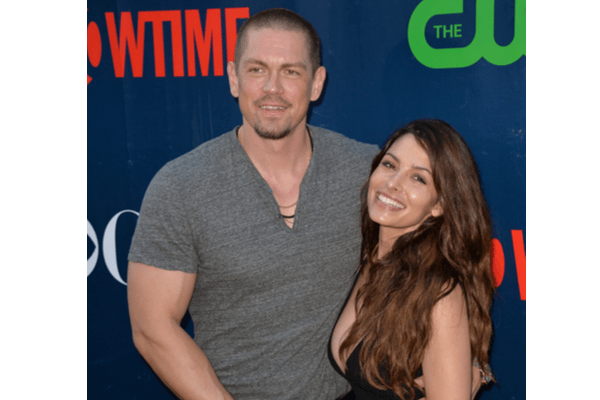 Steve Howey with wife Sarah Shahi