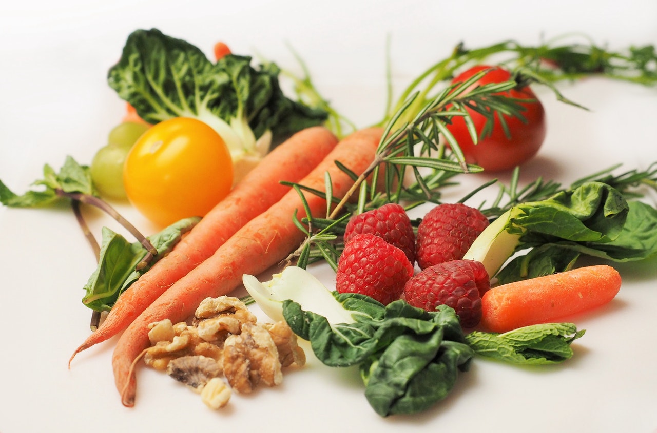 carrot-kale-walnuts-tomatoes