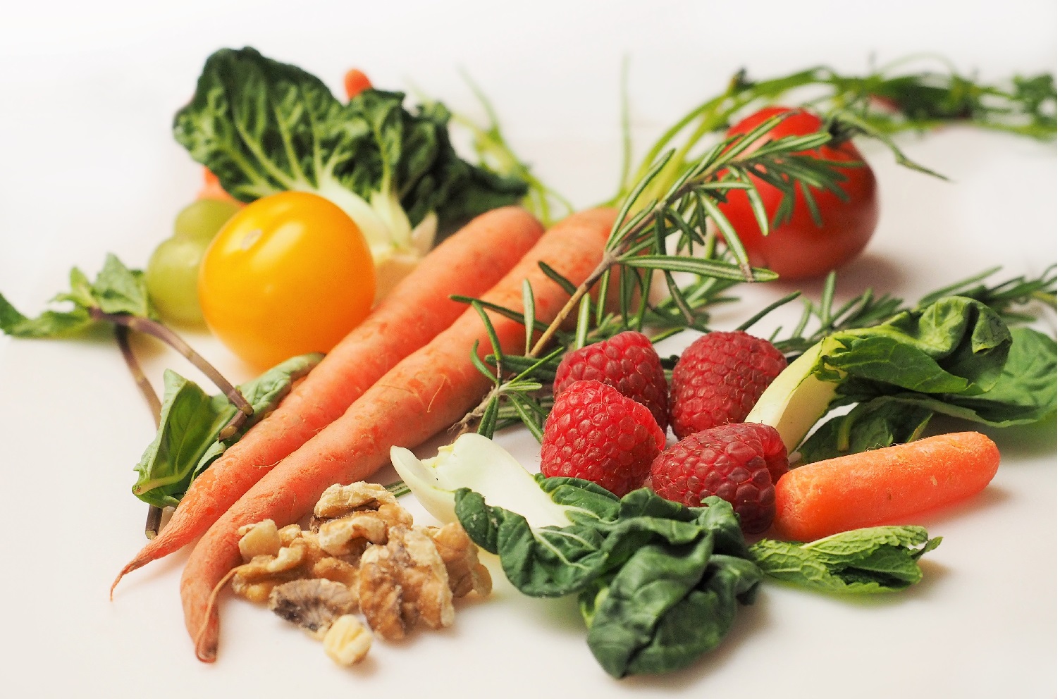 carrot-kale-walnuts-tomatoes-1